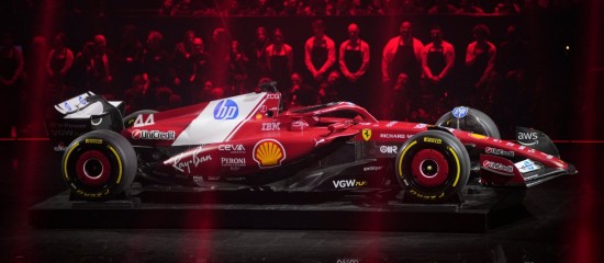 Leclerc e Hamilton a Milano: Piazza Castello si tinge di rosso Ferrari